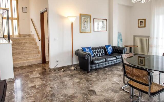 N235 - Numana, ampio appartamento con terrazzo vista mare