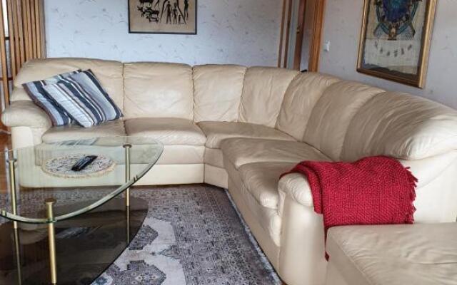 Large apartment with 4 bedrooms, central location