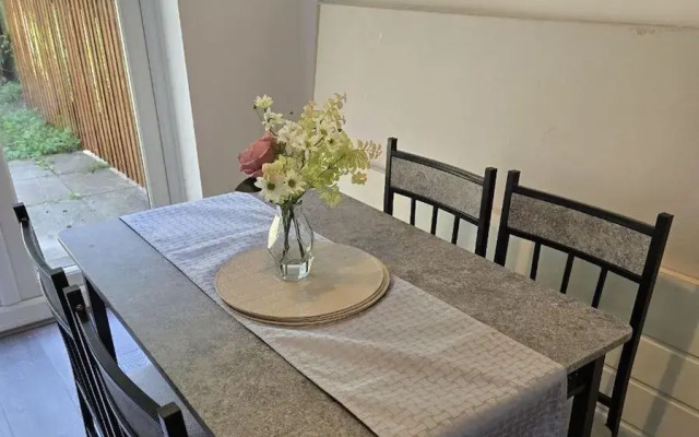 Manchester Blissful Retreat - 3-bedroom House