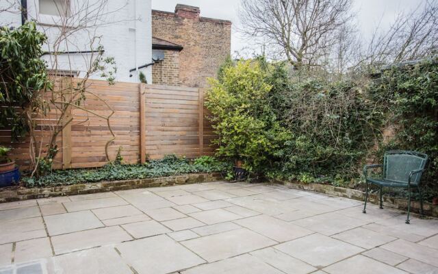 Modern 3 Bedroom Flat in West Hampstead