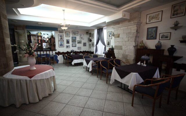 Mesogios Hotel