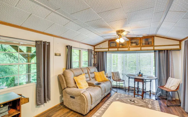 Hike, Swim, Ski & More: Pet-friendly Newland Home!