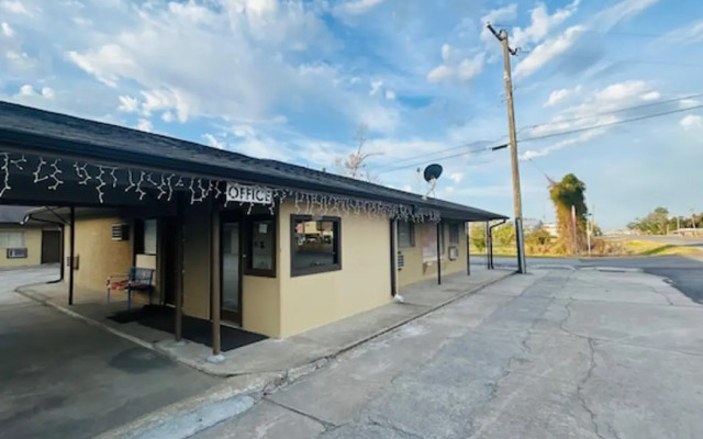 Relax Inn By OYO Sulphur Hwy 90