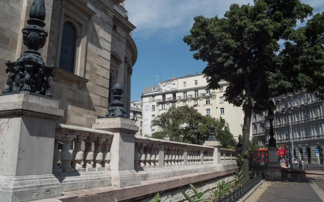 Ariel Studio Close to St. Stephen Basilica