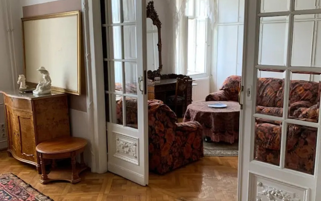 New! Libra Grande Venetian Style Apartment