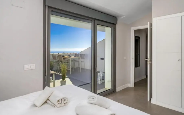 Top-floor Apartment With Pool Ref 20