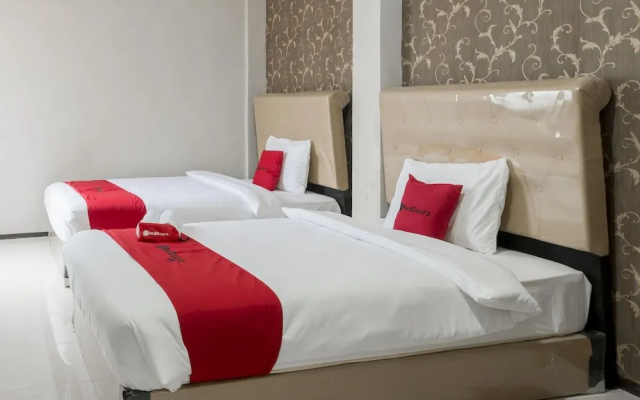RedDoorz near Grand City Mall 2