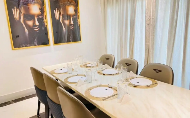 Sujimoto AveMontaigne BananaIsland Ikoyi