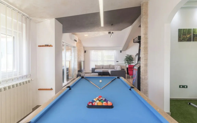 Villa in Pula With Swimming Pool