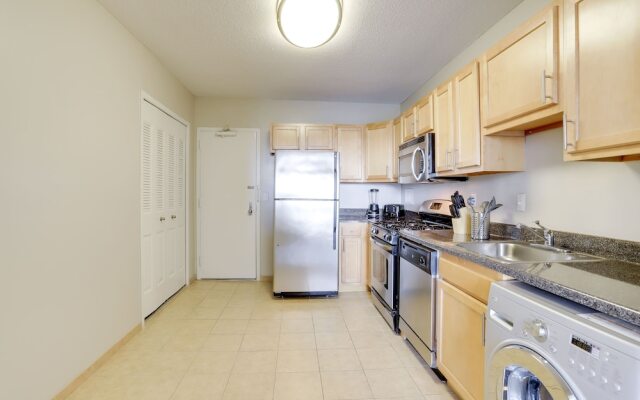 Stylish & Fantastic apt in Crystal City