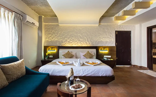 Teeka's Holiday Inn