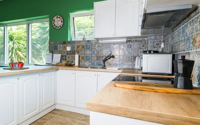 Alexander Apartments Airport