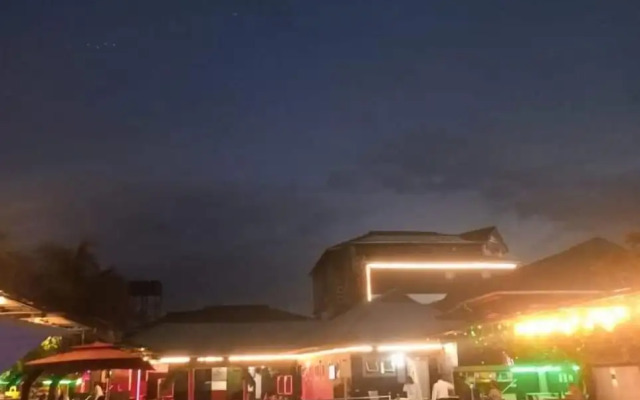 Brick Rock Hotel And Suites