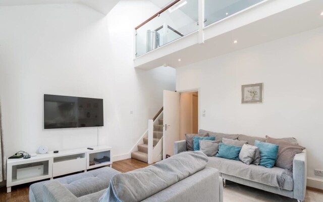 Beautiful 2 Bedroom Family Home
