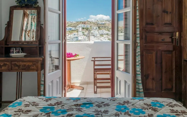 Alana Mykonos