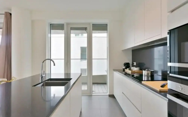 Bright Modern Apartment With Terrace Near Beach