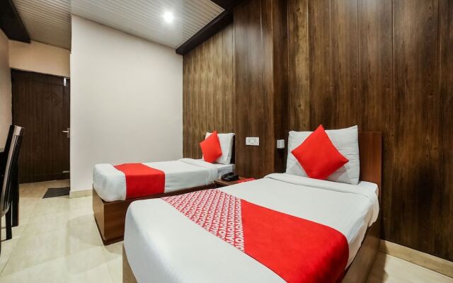 OYO Flagship 111 Canal Road