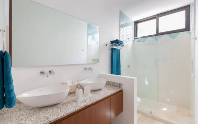 102 Amena Hidden Gem in the Jungle minutes from Sea