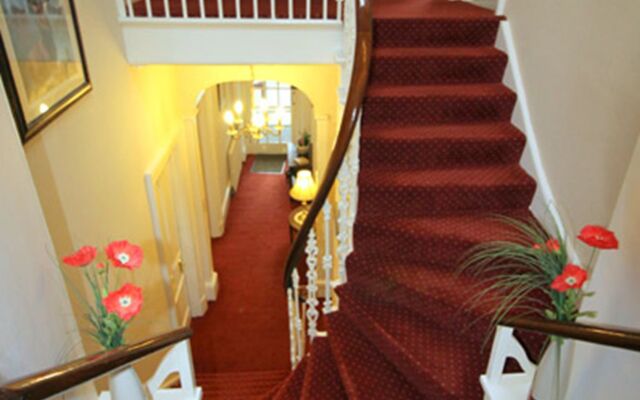 Tigh-na-Cloich Hotel