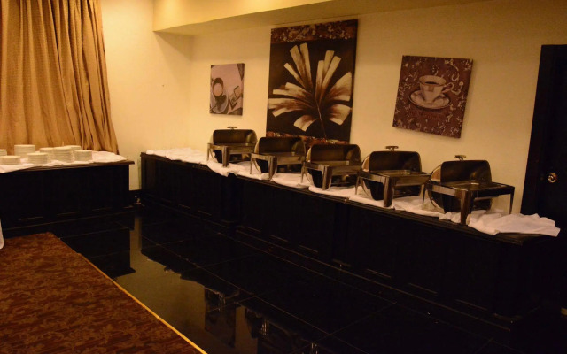 Sandy Le Oriental Hotel