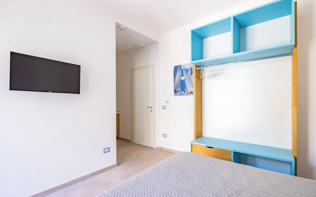 Brombeis Double Bedroom Center by Napoliapartments