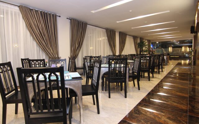Grand Amira Hotel