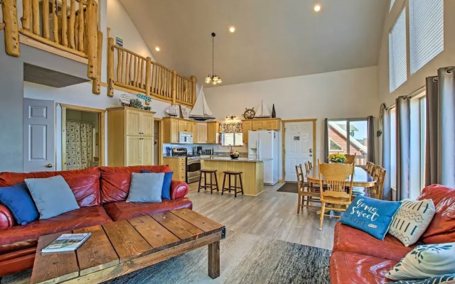 Garden City Lake House: Hot Tub & Views!