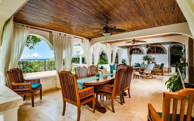 Luxury Beachfront 5 Bedroom Villa on Famous Beach