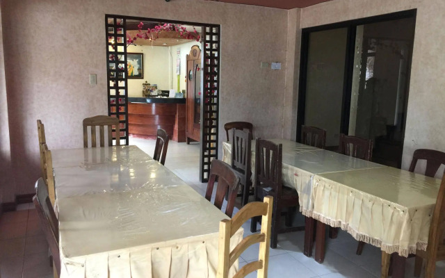 OYO 426 Coco Grove Tourist Inn