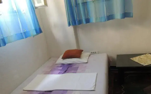 Brand New Suite next to Palace & Beach