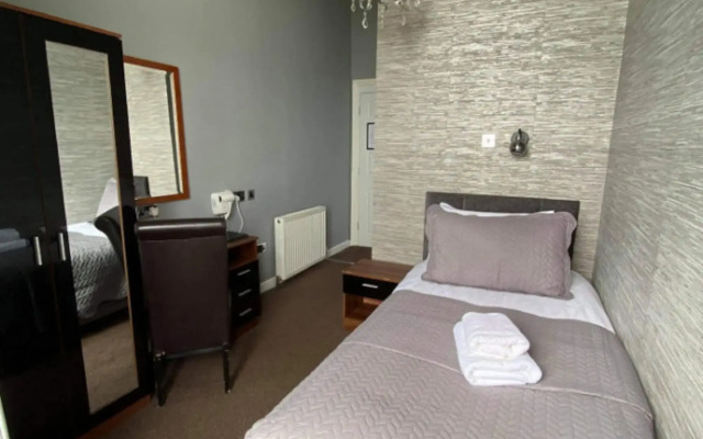 Lansdowne Hotel