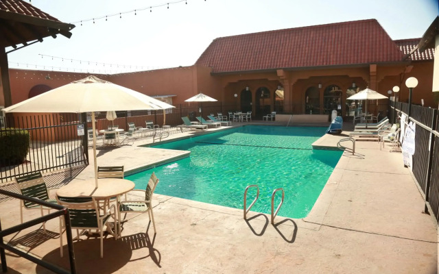 Ramada by Wyndham Fresno North