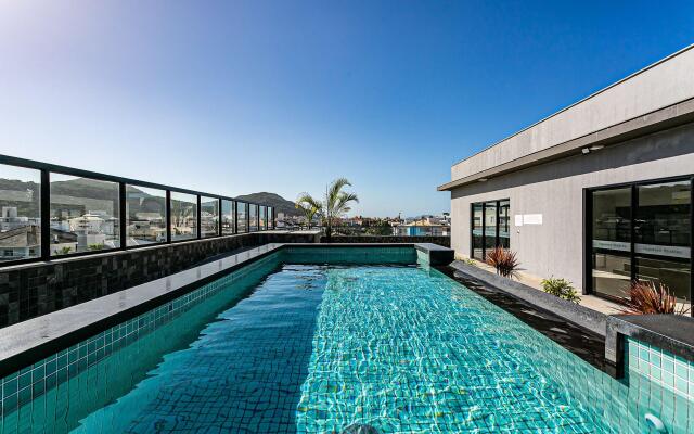 Studio c/ piscina no terraço 900m da praia STI102