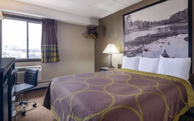 Super 8 by Wyndham Owatonna