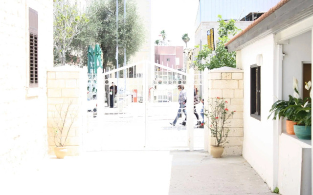 Al Yakhour Hostel
