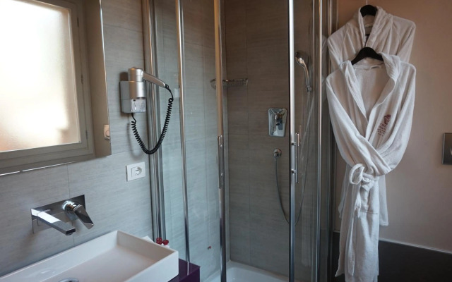 Trevi Palace Luxury Inn