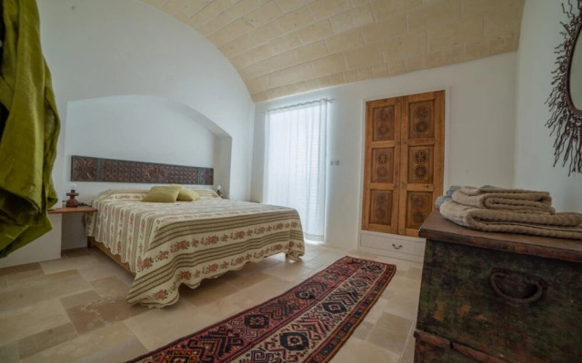 Traditional Trullo la Specchia