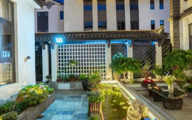 Dali Ancient City Baizu Characteristic Small Courtyard Jinshang Yunsu Inn