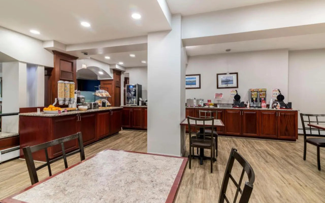 Parkwood Inn Magnuson Grand