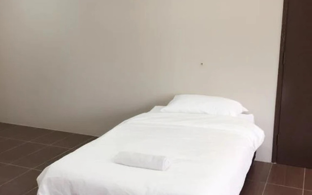 OYO 90019 Homestay Muar