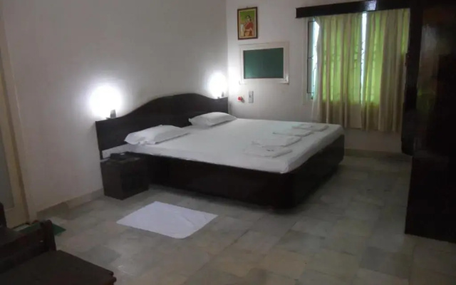 Hotel Sadhabishegam