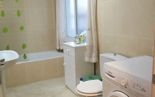 2 Bed Villa - Sleeps 5 - Private Pool & Garden