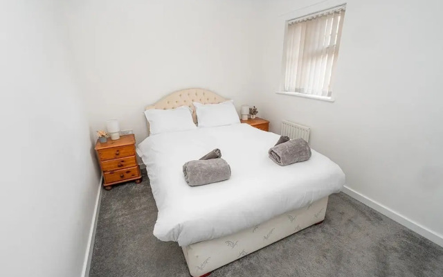 Modern 2-bed Home With Driveway Basingstoke