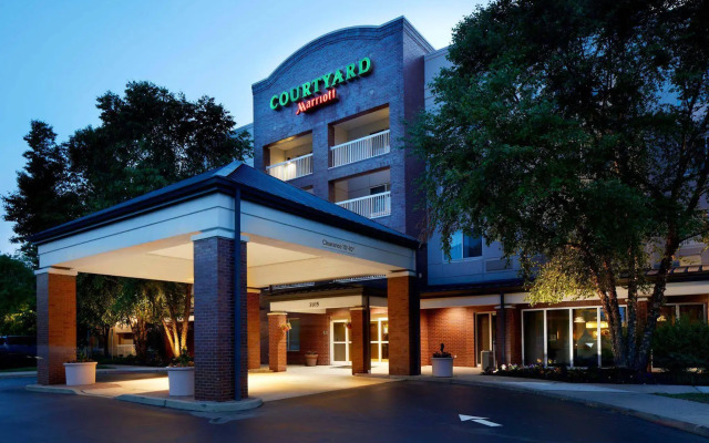Courtyard by Marriott Edison Woodbridge