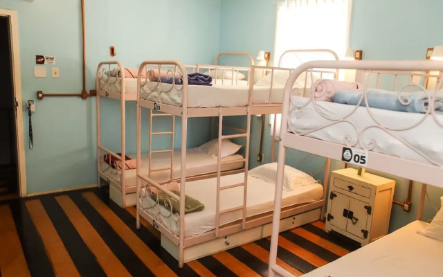 Ôvibe Party Hostel & Arts