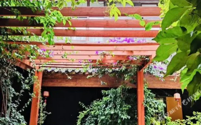 Boyue Xiaozhu Kuanting Hotel