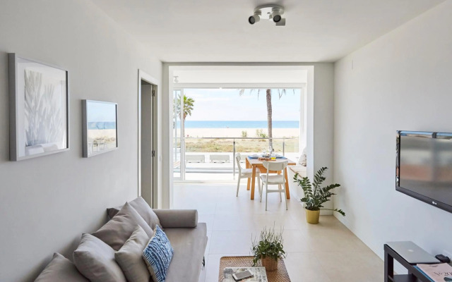 Sunny Beachfront Escape