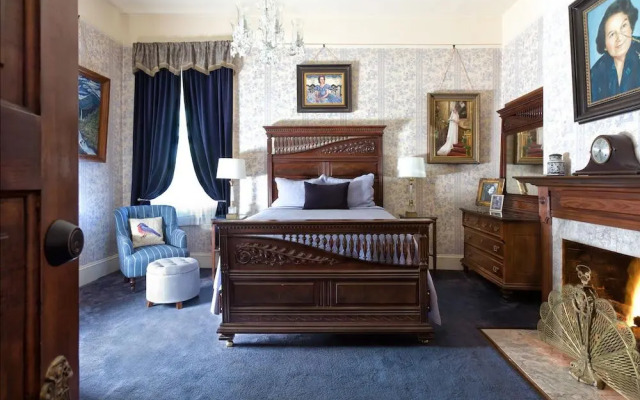 The Reynolds Mansion