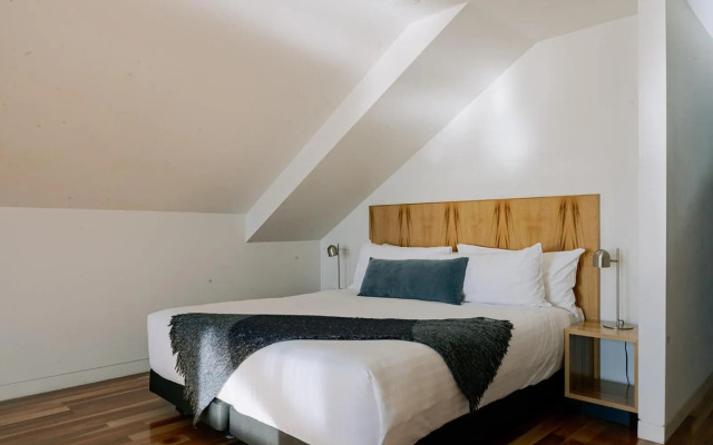 Salamanca Wharf Hotel