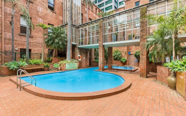 Cosy and Central City Studio Near Attractions